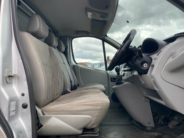 Nissan Primastar White #9