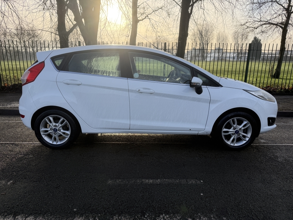 Ford Fiesta 1.0 Zetec PO16JNF White #4