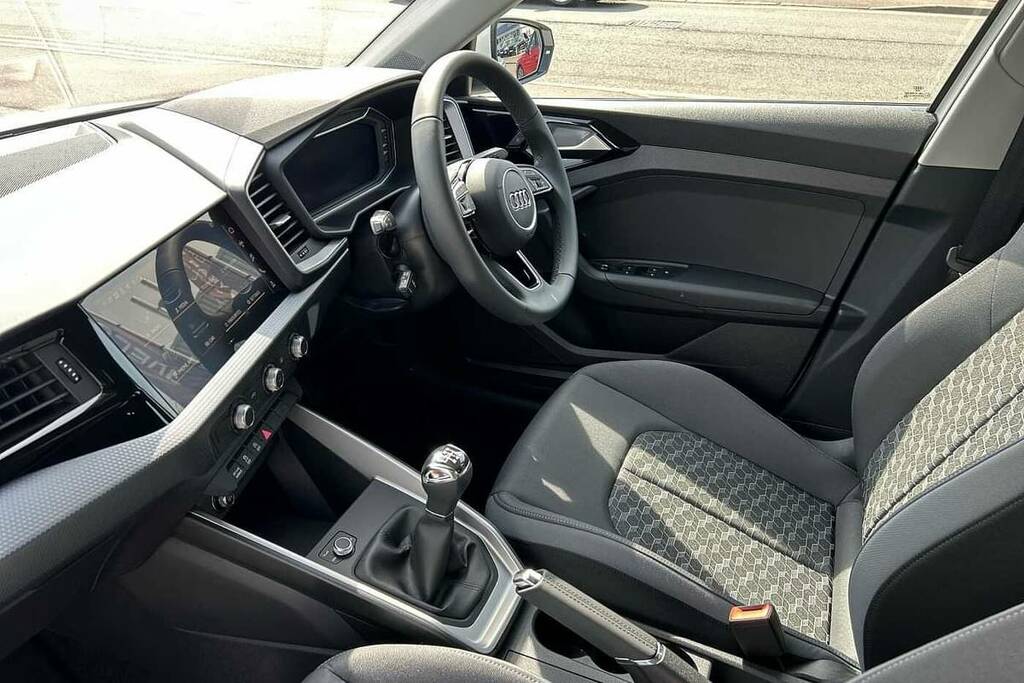 Audi A1 30 Tfsi Sport VN25YXU White #2