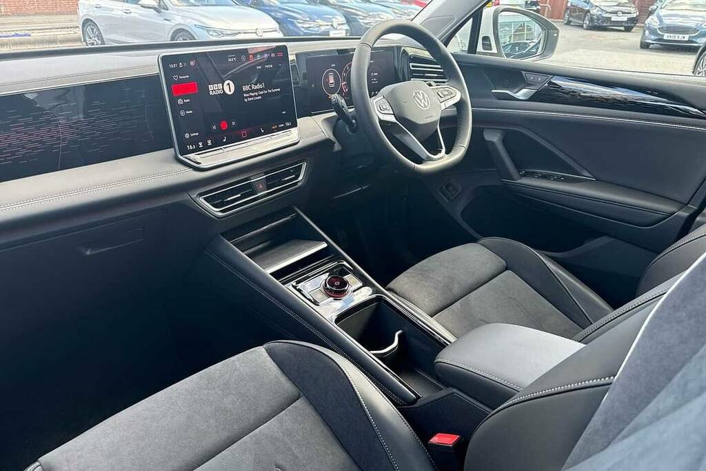 Volkswagen Tiguan 1.5 Etsi 150 Elegance Dsg VX75YWD White #2