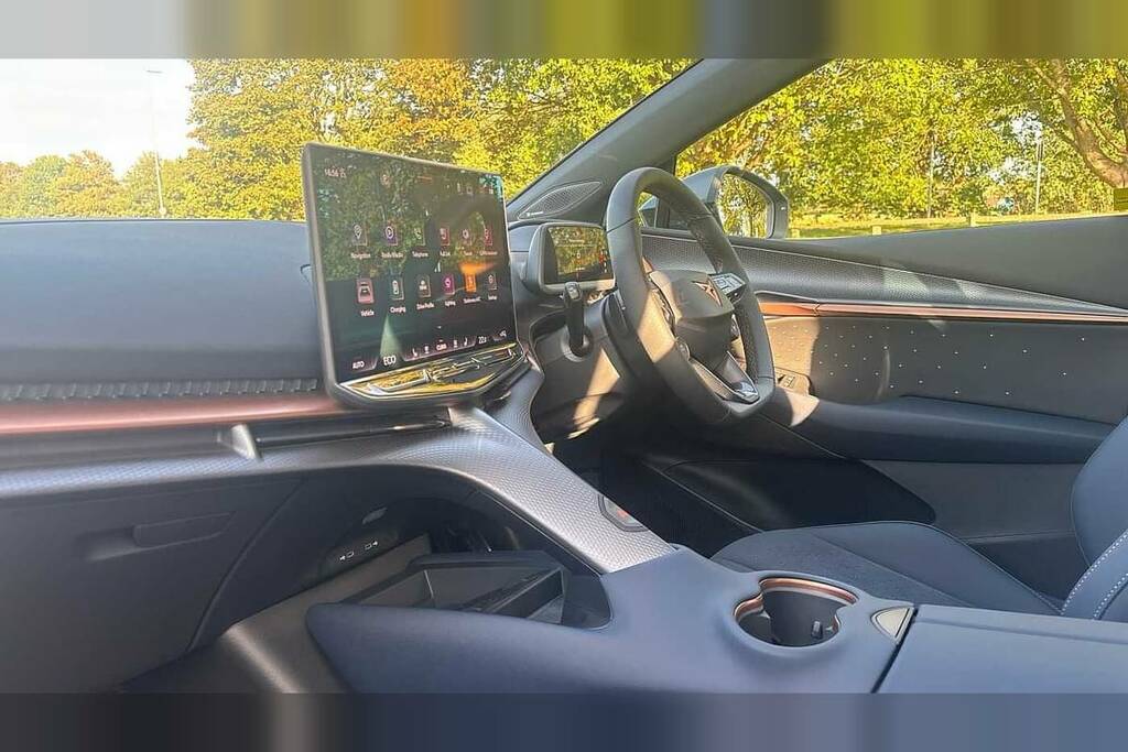 Cupra Tavascan 250Kw Vz1 77Kwh Awd VX75UYD White #2