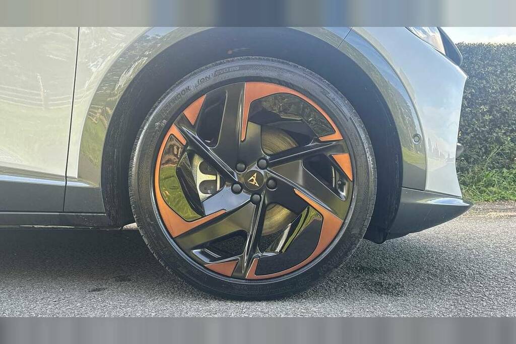Cupra Tavascan 250Kw Vz1 77Kwh Awd VX75UYD White #5