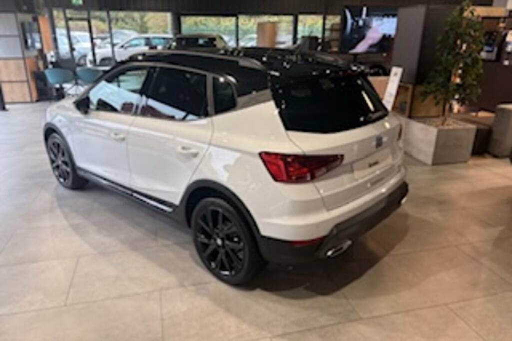 Seat Arona 1.0 Tsi 115 Fr Black Edition Dsg BN75WNA White #2