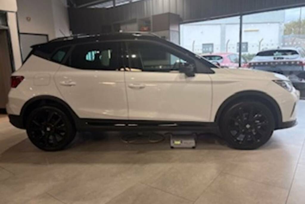 Seat Arona 1.0 Tsi 115 Fr Black Edition Dsg BN75WNA White #3
