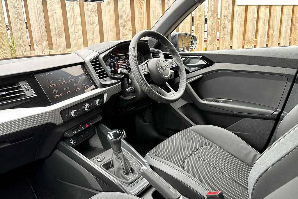 Audi A1 30 Tfsi S Line S Tronic VO75KOE Black #2