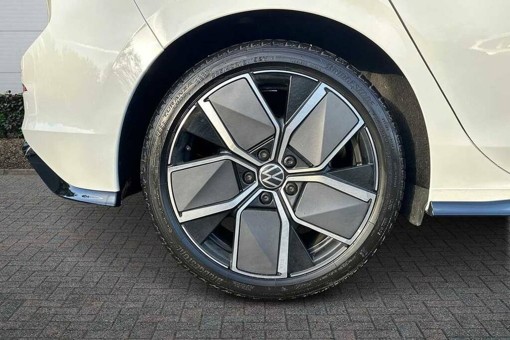 Volkswagen Golf 1.5 Etsi 150 Black Edition Dsg VO75CCK White #5