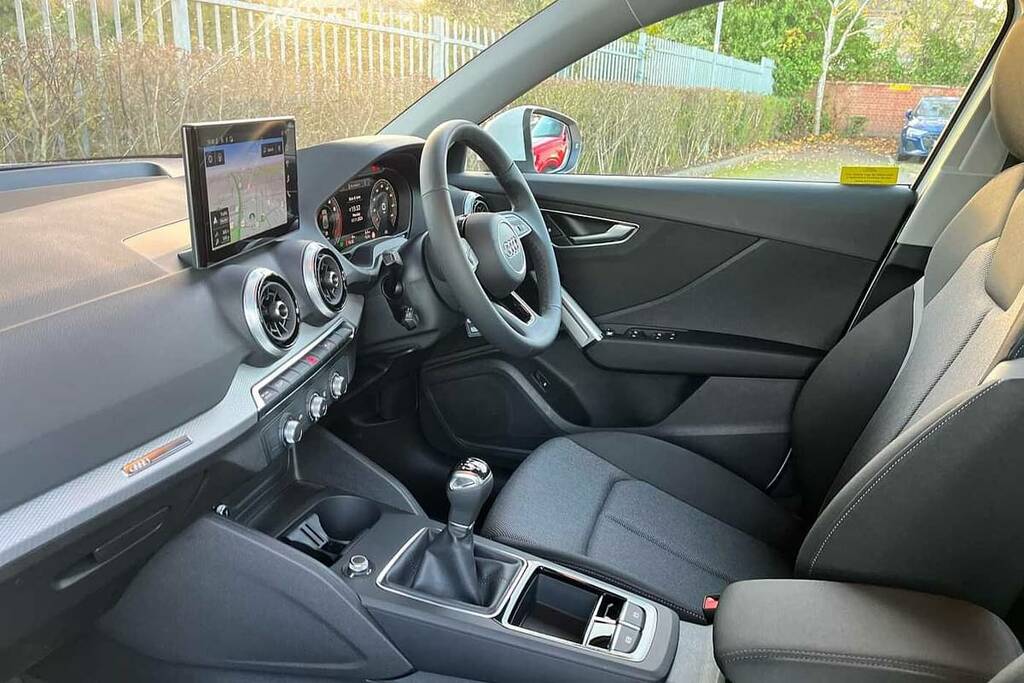 Audi Q2 35 Tfsi Sport BJ75VFK White #2