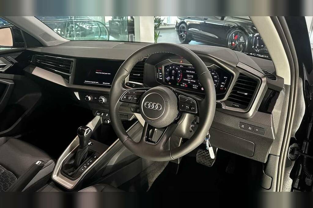 Audi A1 30 Tfsi Sport S Tronic VO75KOX Black #2