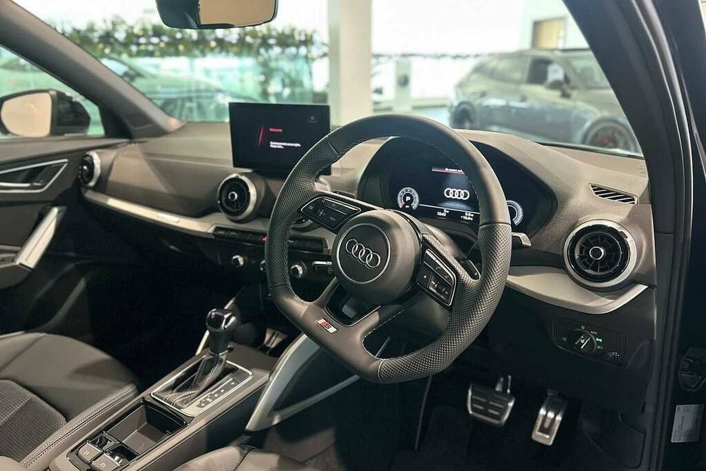 Audi Q2 35 Tfsi Black Edition S Tronic Blue #2