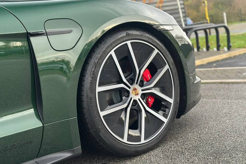 Porsche Taycan 440Kw 105Kwh 4S Black Edition Green #6