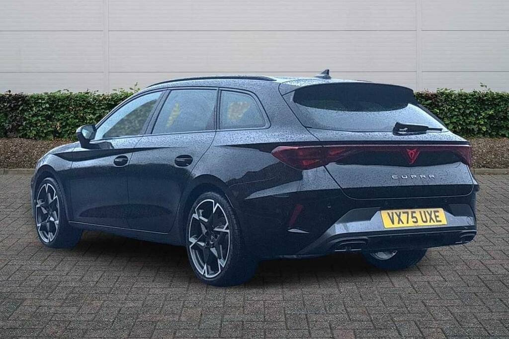 Cupra Leon 1.5 Etsi 150 V2 Dsg VX75UXE Black #3