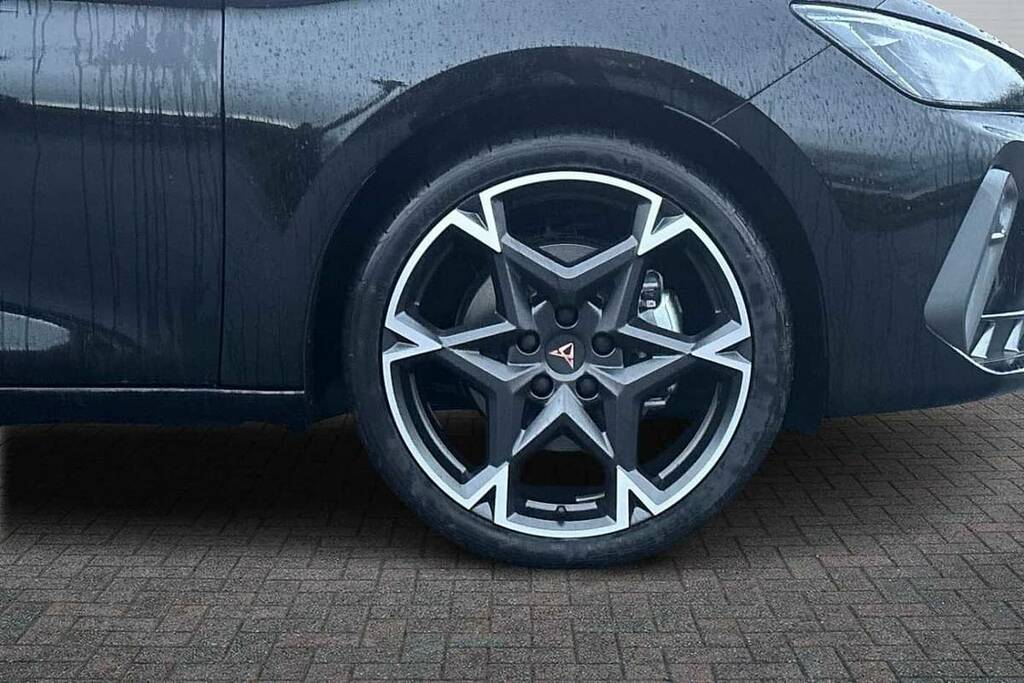 Cupra Leon 1.5 Etsi 150 V2 Dsg VX75UXE Black #5