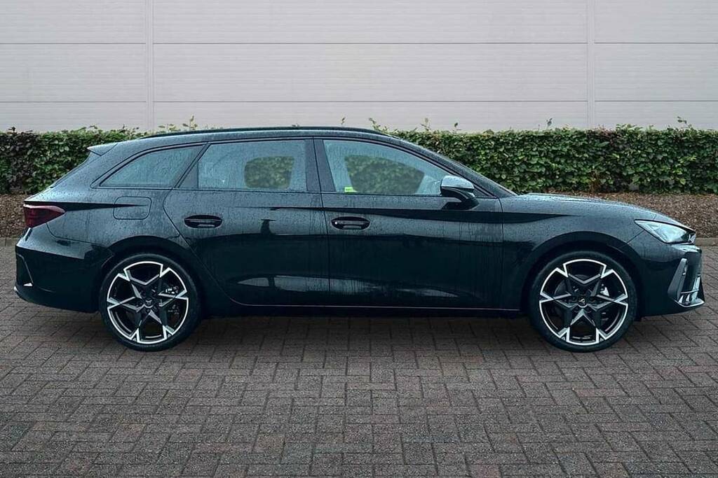 Cupra Leon 1.5 Etsi 150 V2 Dsg VX75UXE Black #4