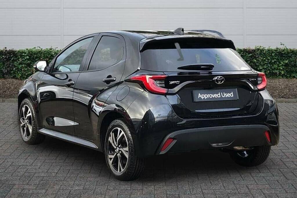 Toyota Yaris 1.5 Hybrid Design Cvt Safety Pack VK75ZKC Black #5