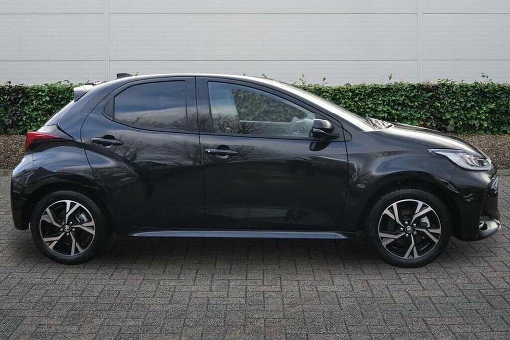 Toyota Yaris 1.5 Hybrid Design Cvt Safety Pack VK75ZKC Black #3