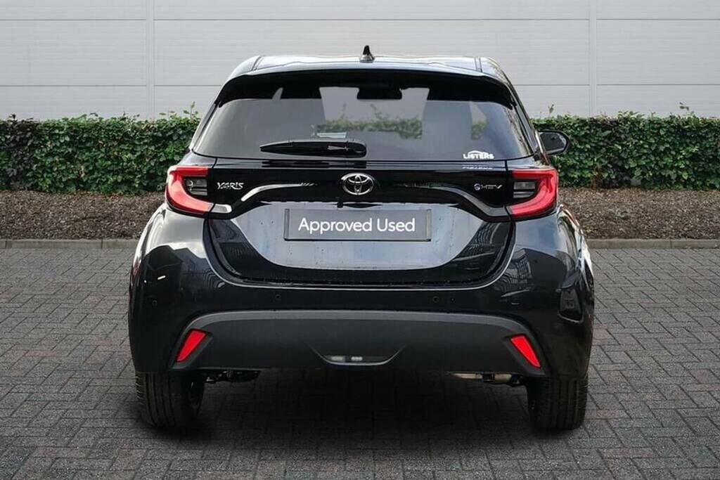 Toyota Yaris 1.5 Hybrid Design Cvt Safety Pack VK75ZKC Black #4