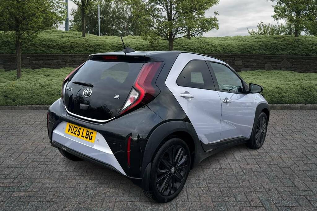 Toyota Aygo X 1.0 Vvt-i Jbl Edition VU25LBG  #2