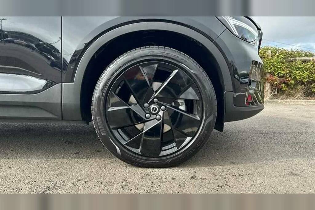 Volvo XC40 2.0 B4p Plus Black Edition BW75FFM Black #6