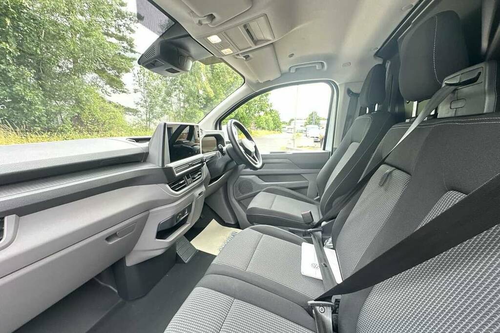 Volkswagen E-Transporter 100Kw 65Kwh Commerce Plus Van White