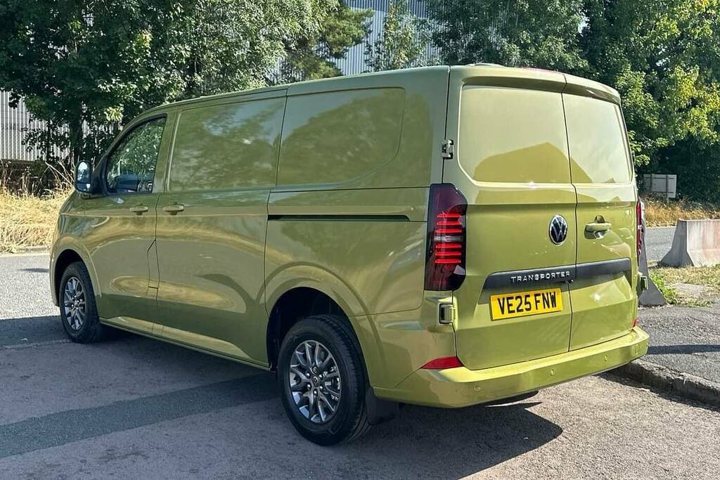 Volkswagen Transporter 2.0 Tdi 150 Commerce Pro Van VE25FNW Green #2