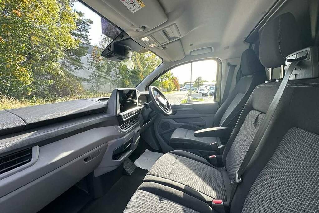 Volkswagen E-Transporter 100Kw 65Kwh Commerce Plus Van Green #2