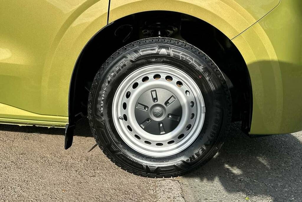 Volkswagen E-Transporter 100Kw 65Kwh Commerce Plus Van Green #5