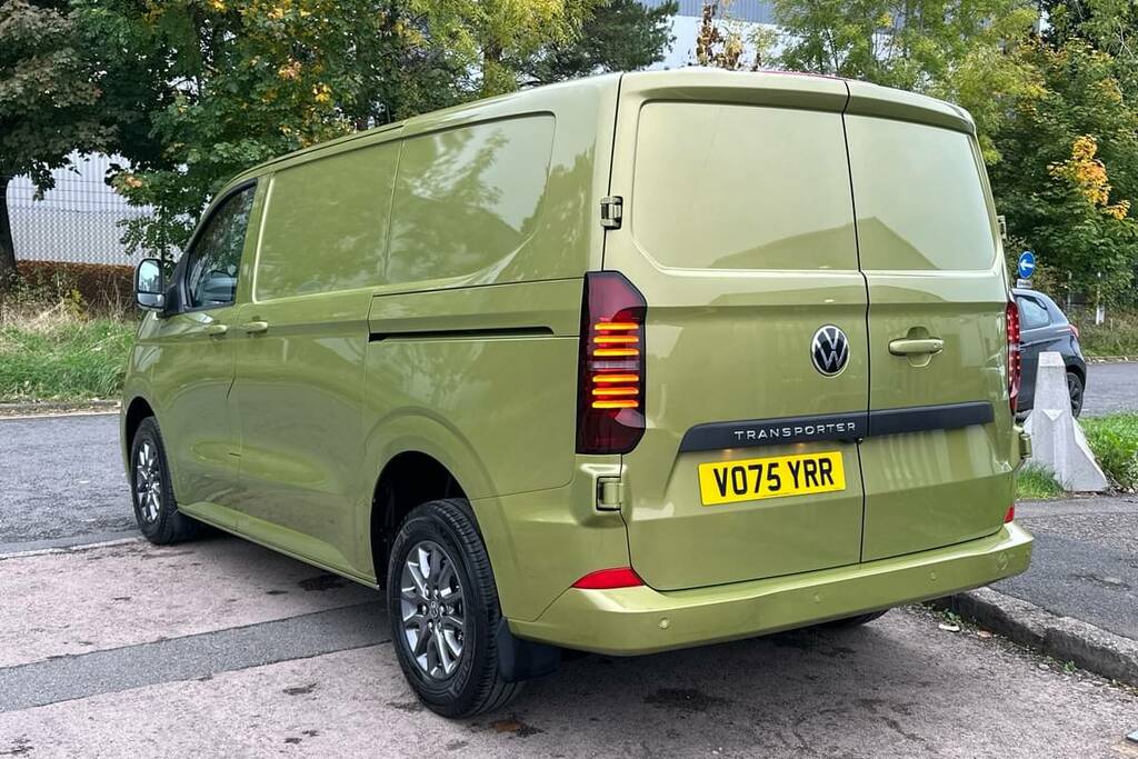 Volkswagen Transporter 2.0 Tdi 150 Commerce Pro Van VO75YRR Green #3