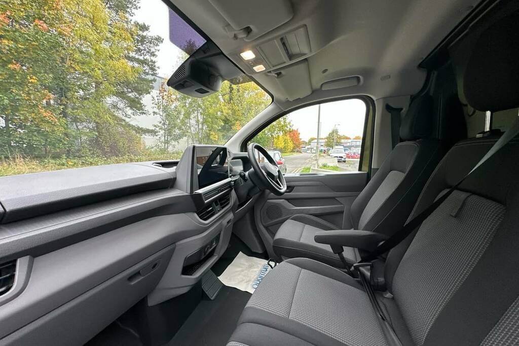 Volkswagen Transporter 2.0 Tdi 150 Commerce Pro Van VO75YRR Green #2
