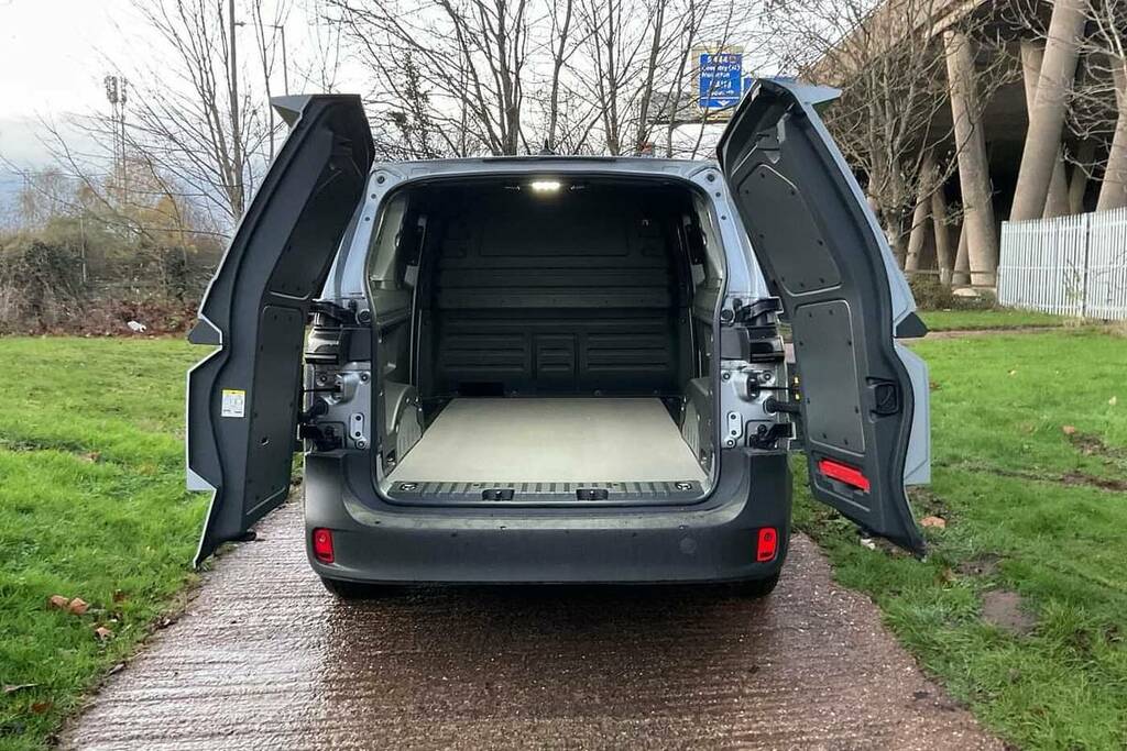 Volkswagen ID.Buzz 210Kw Commerce 79Kwh Silver #6