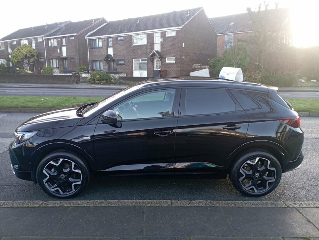 Vauxhall Grandland 1.5L Ultimate KP72EFV Black #2
