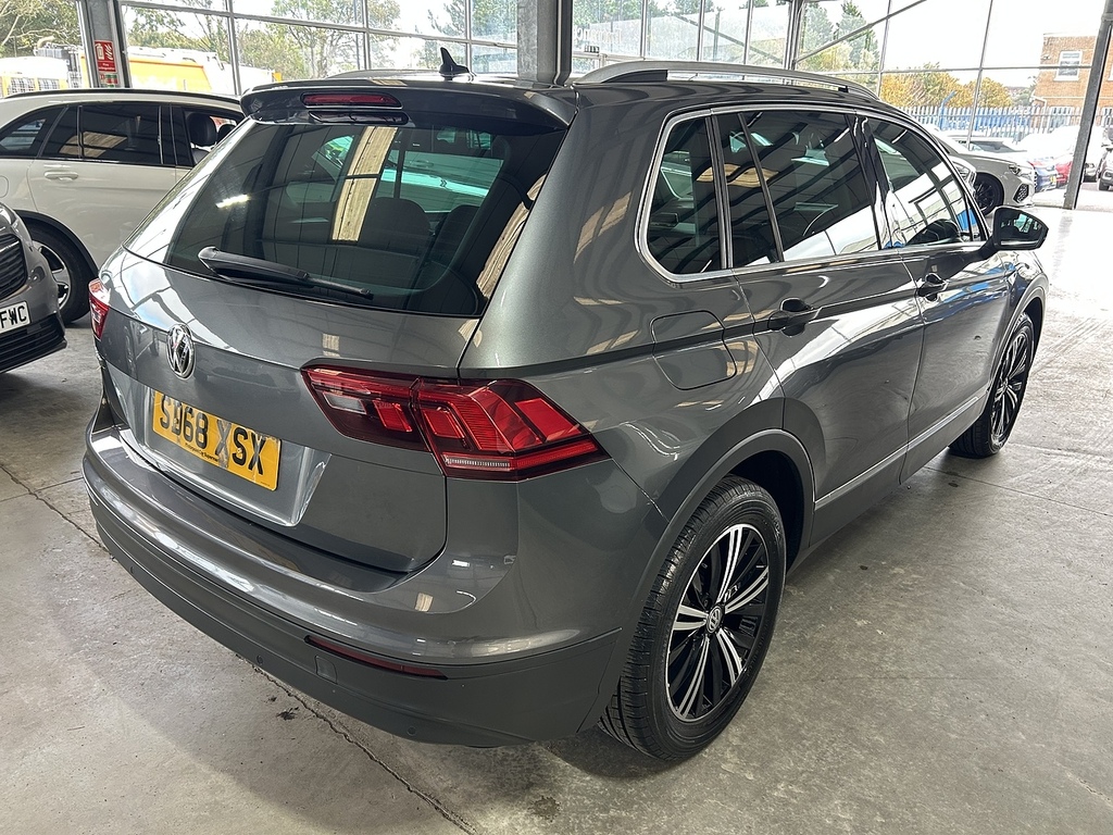 Volkswagen Tiguan 2.0 Tdi Se Navigation Suv Euro 6 SD68XSX Grey #4