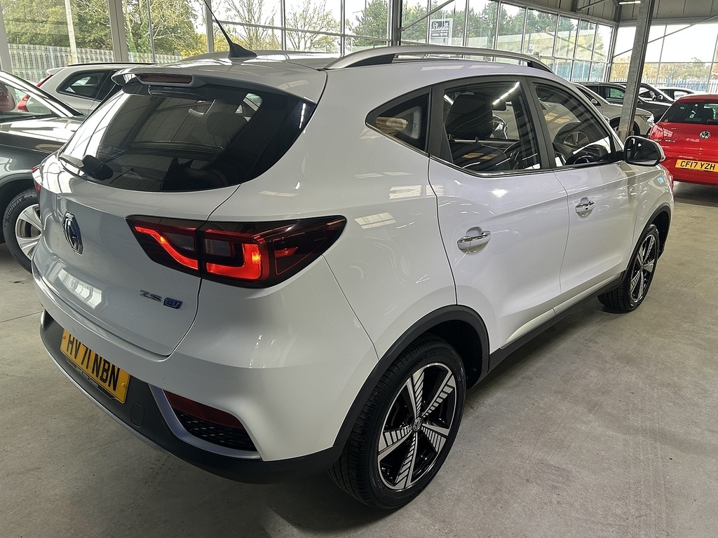 MG ZS 44.5Kwh Exclusive Suv 143 Ps HV71NBN White #4