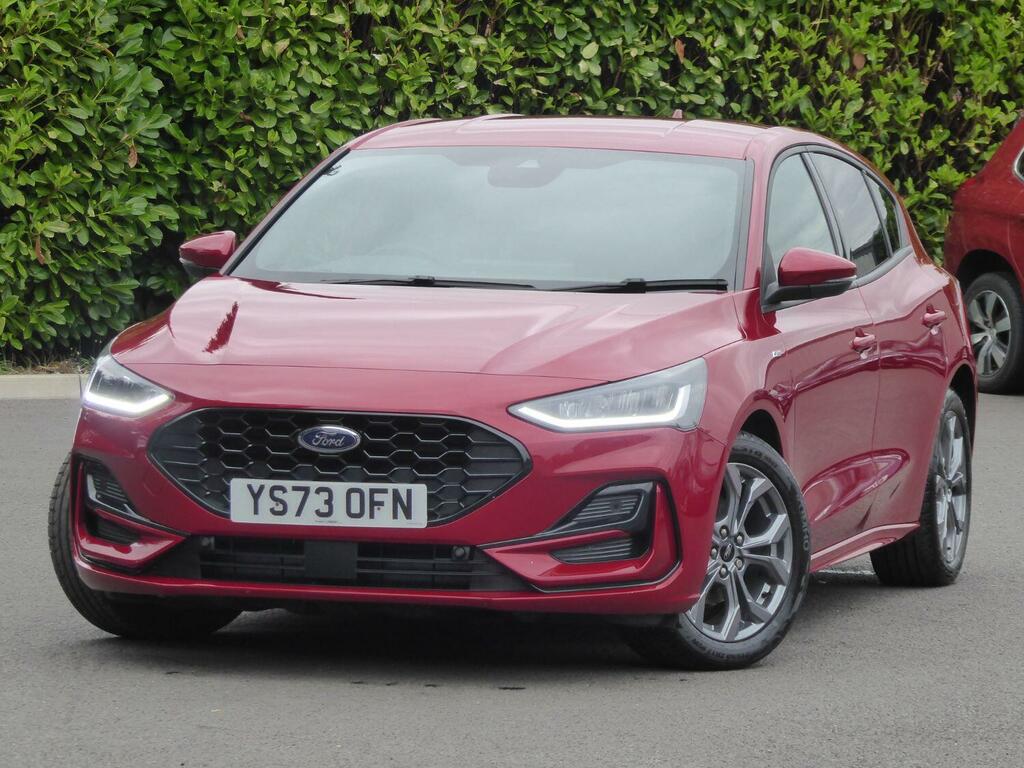 Ford Focus Hatchback 1.0 Focus St-line 1.0L Ecoboost 1 Red