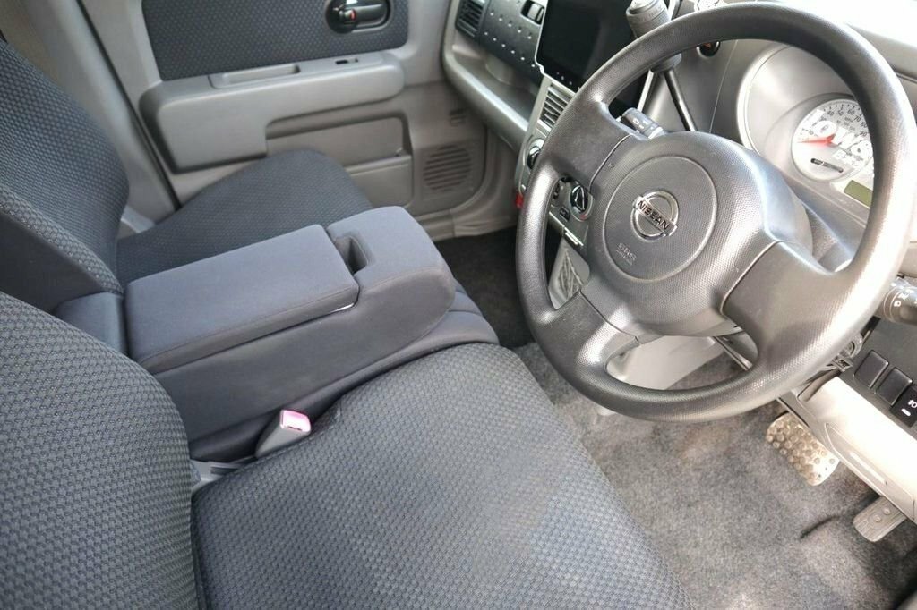 Nissan Cube Saloon White #5