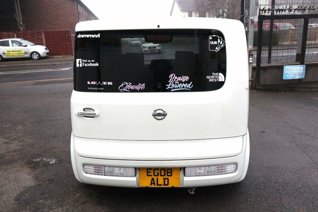 Nissan Cube Saloon White #4