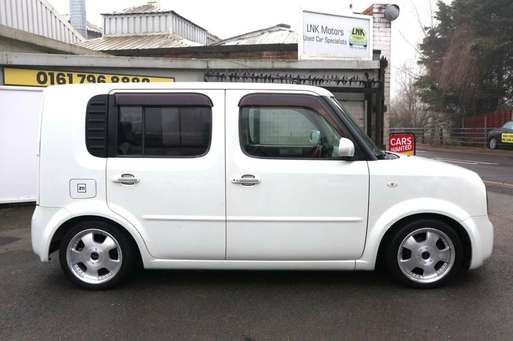 Nissan Cube Saloon White #2