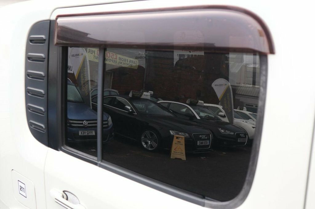 Nissan Cube 1.5 L Brown #26