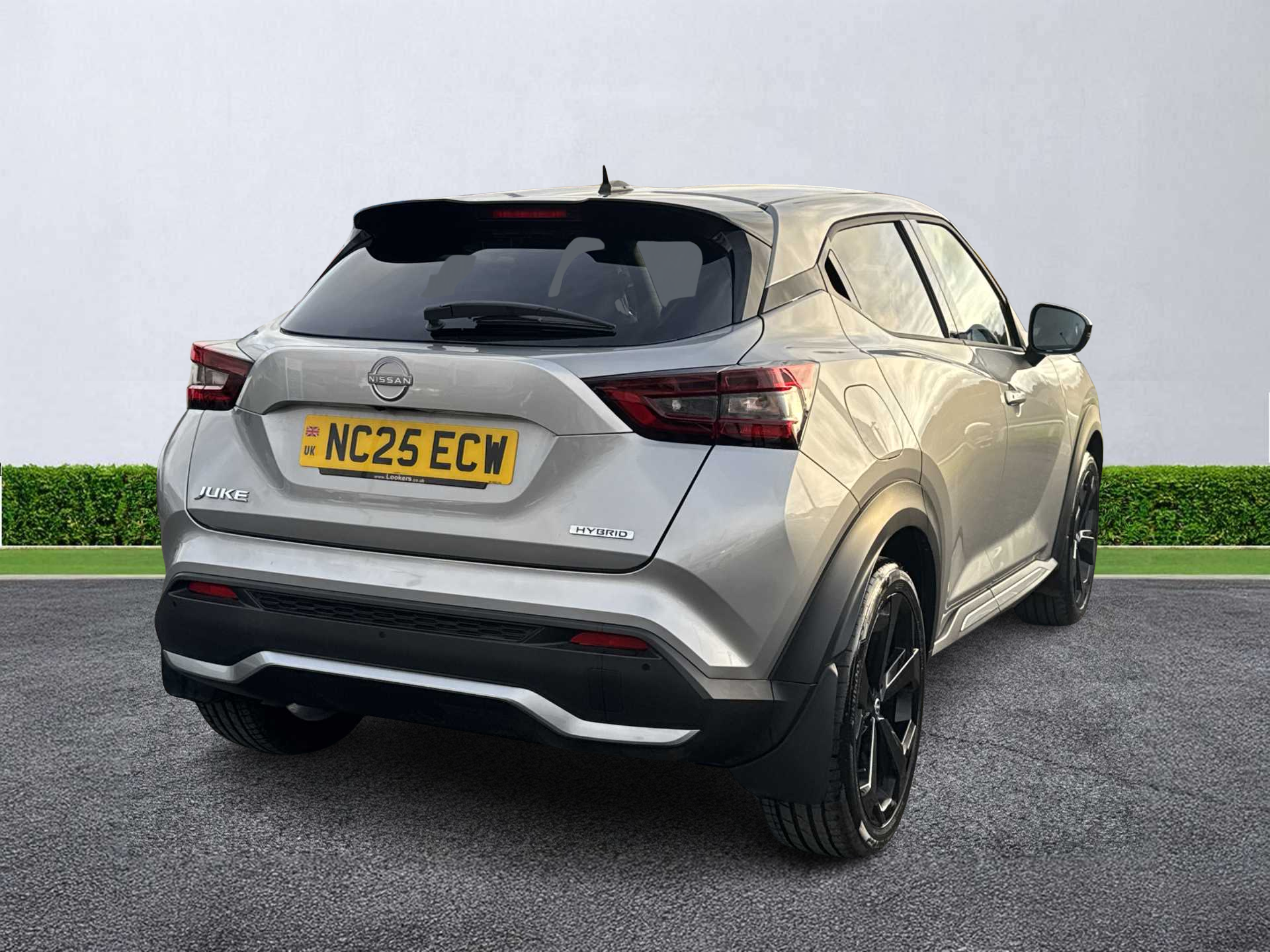 Nissan Juke 1.6 Hybrid Tekna NC25ECW Silver #2