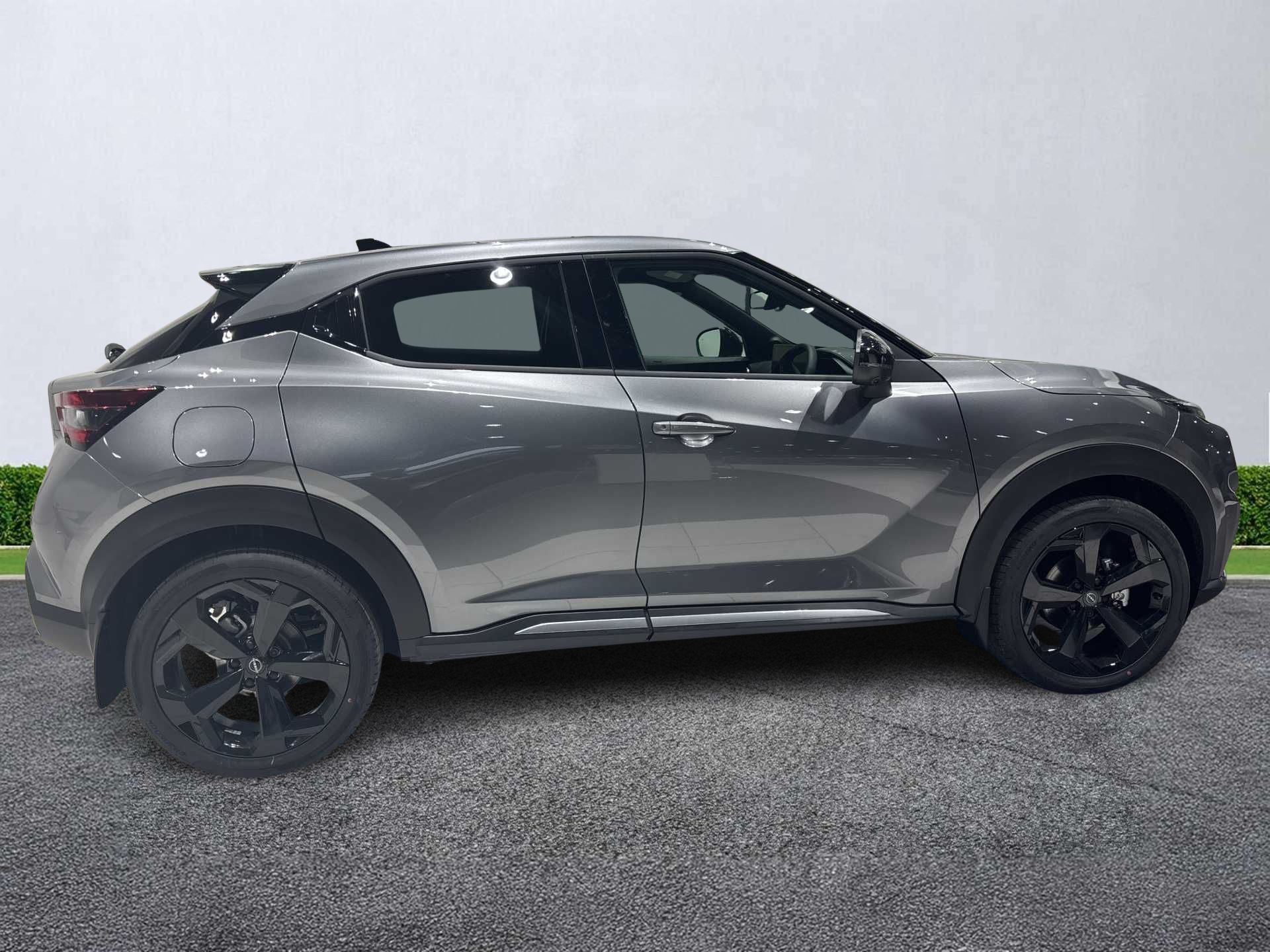 Nissan Juke 1.6 Hybrid Tekna NC75EVV Grey #2