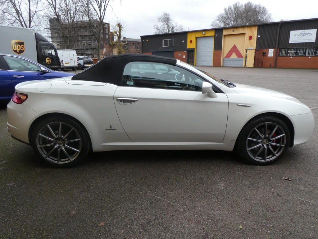 Alfa Romeo Spider Black #12