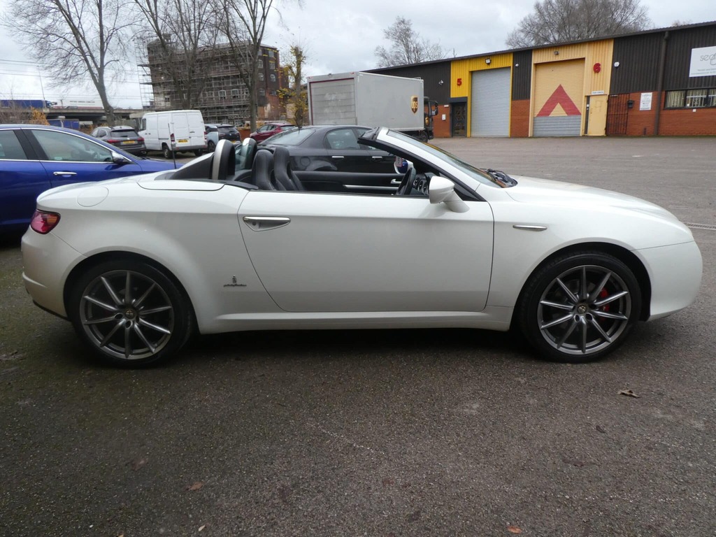 Alfa Romeo Spider Black #4