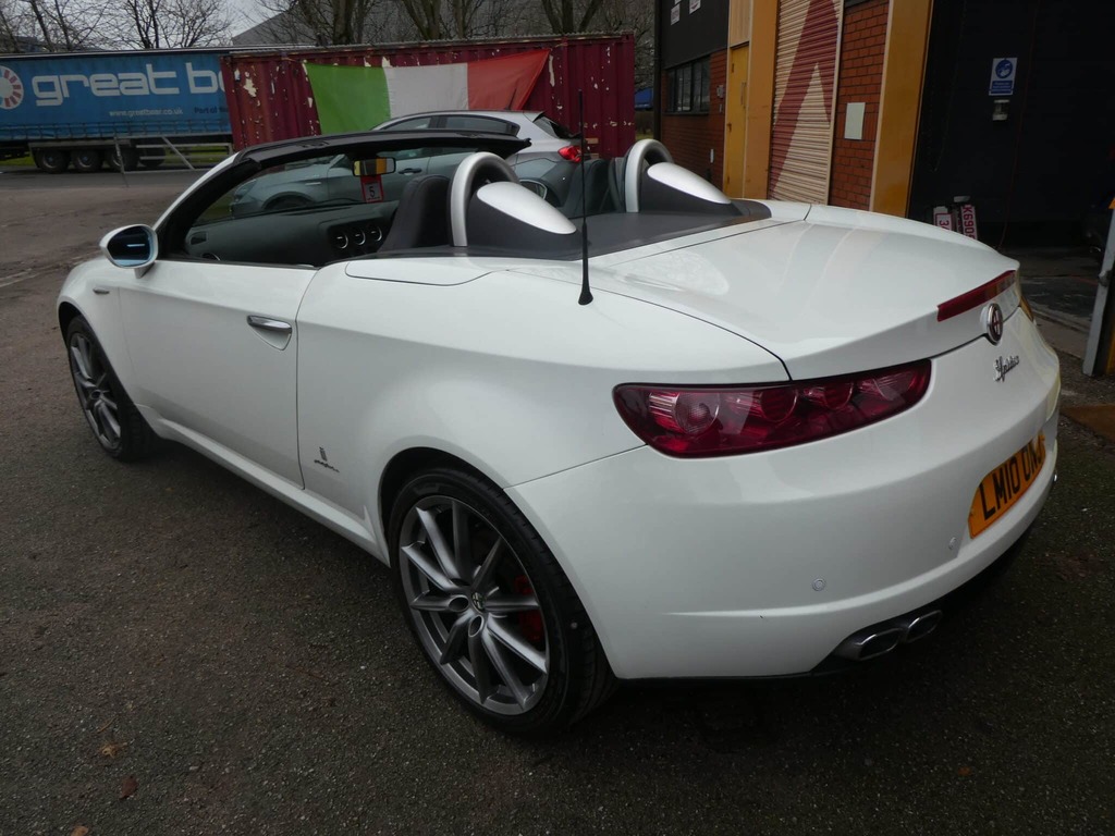Alfa Romeo Spider Black #6