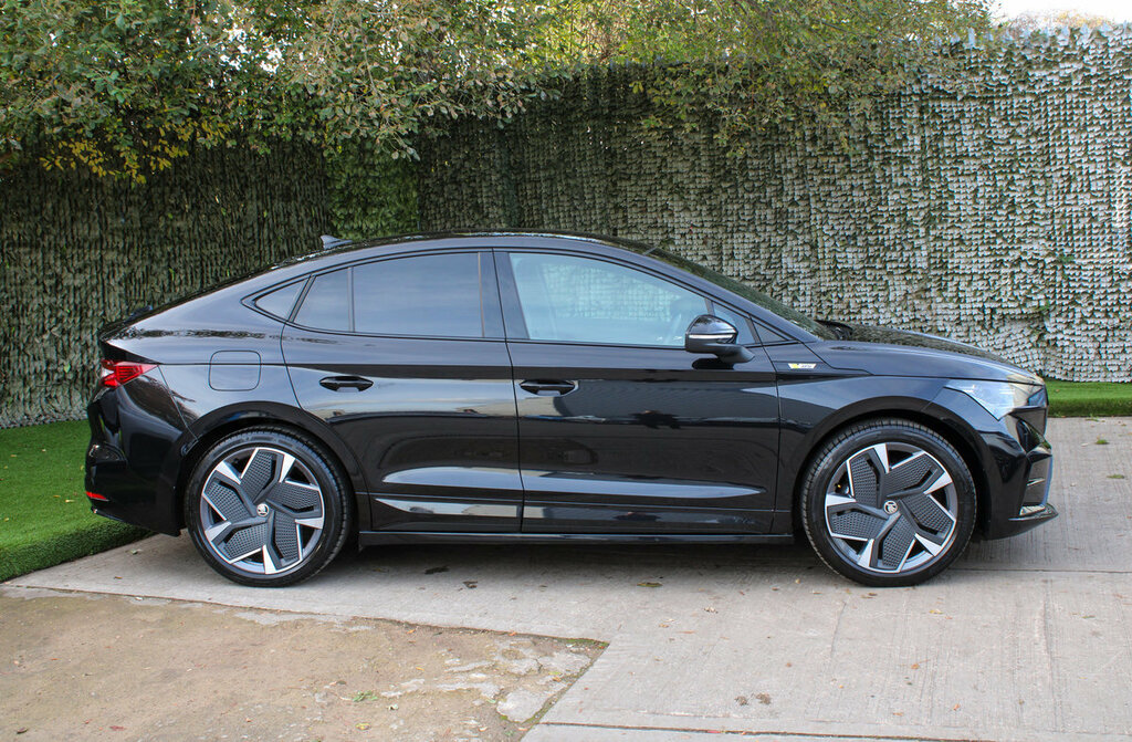 Skoda ENYAQ IV Vrs AV73KYK Black #3