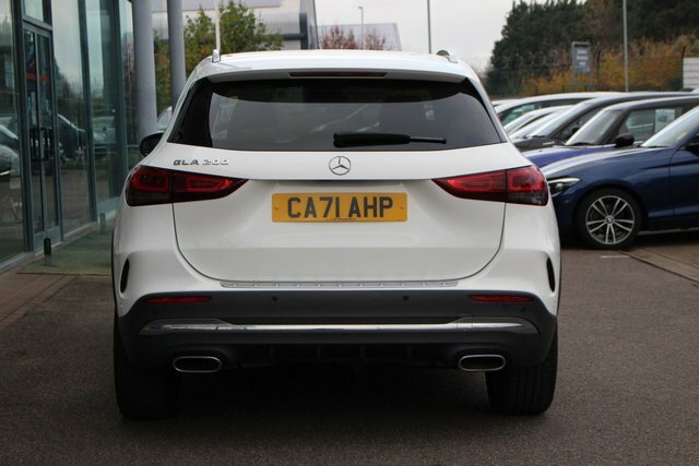 Mercedes-Benz GLA Class 1.3 Gla200 Amg Line Premium Suv 7G-dc CA71AHP White #6