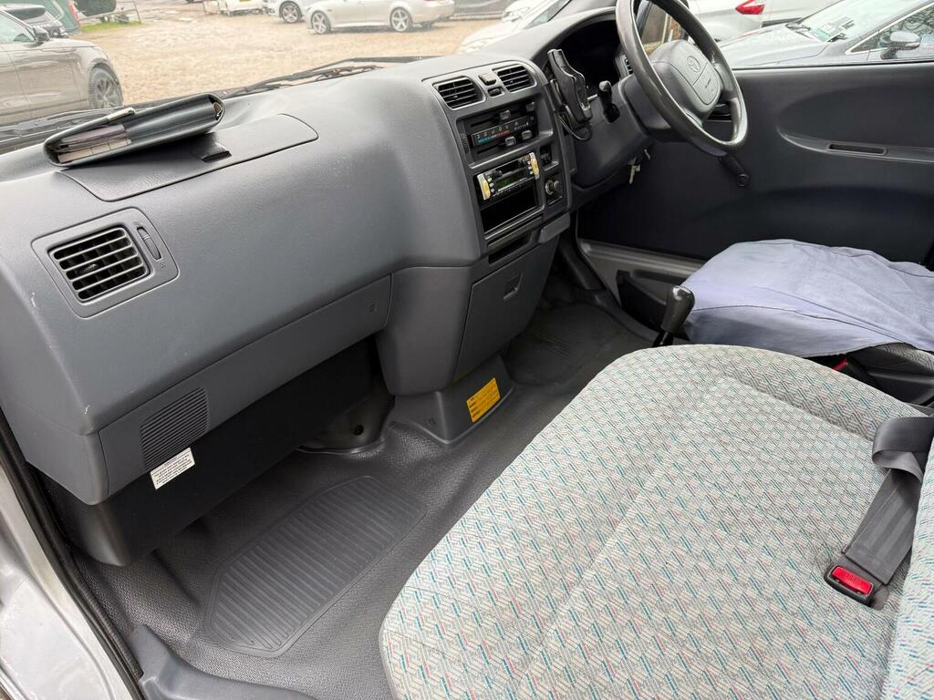 Toyota HiAce 2.4 2001 Silver #20