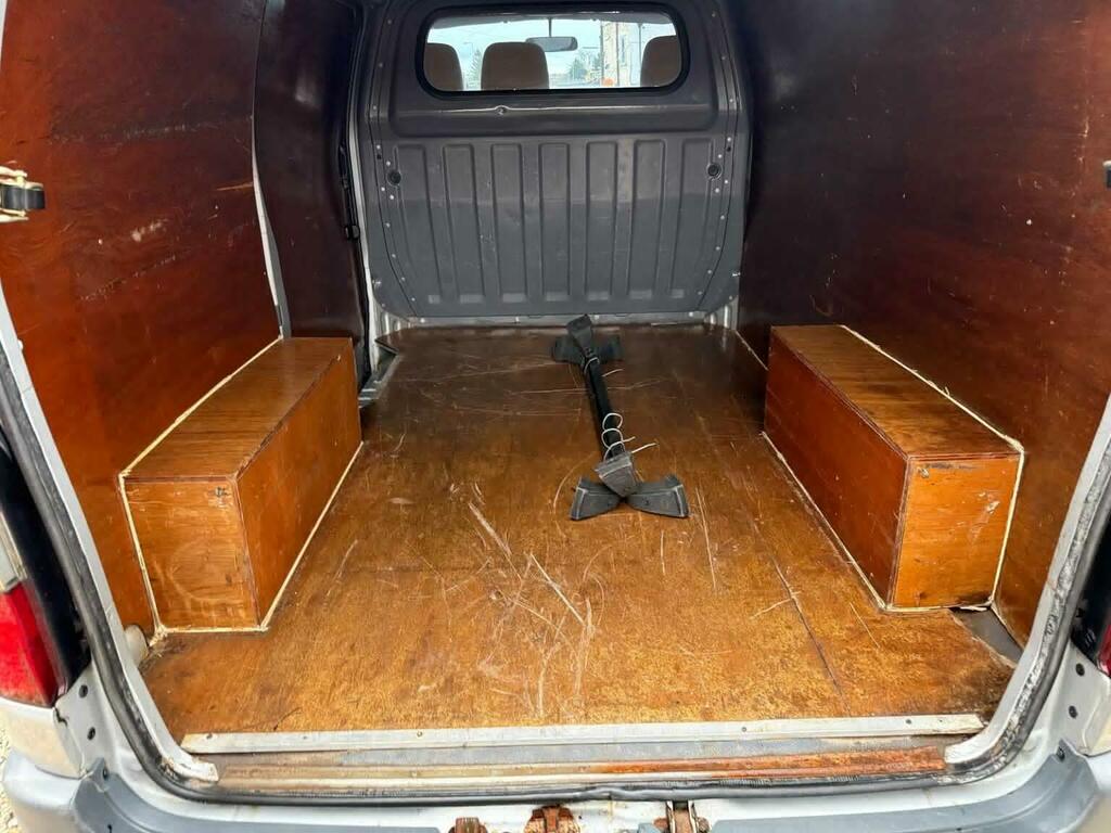 Toyota HiAce 2.4 2001 Silver #14
