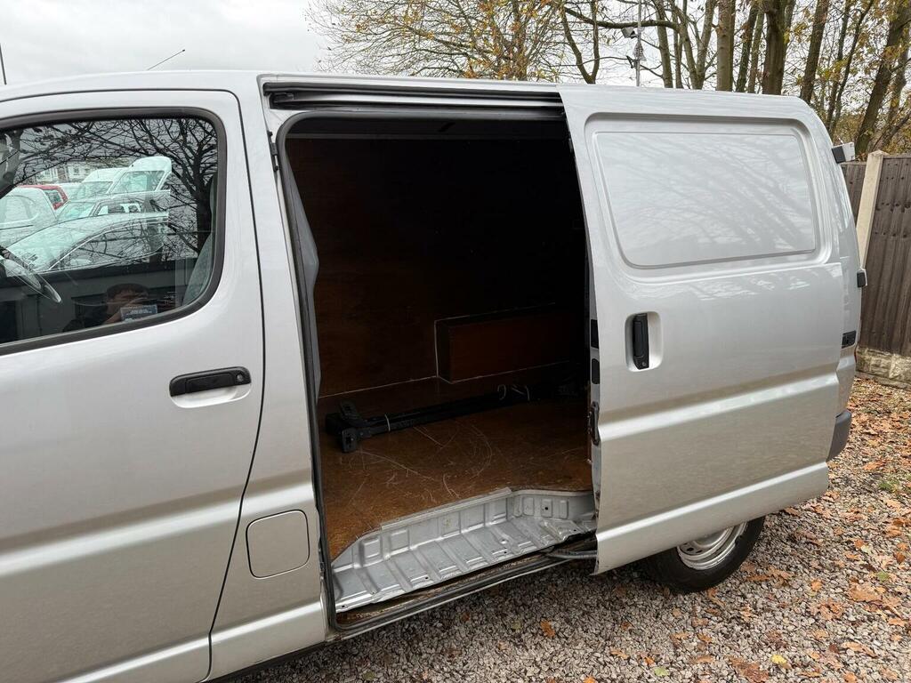 Toyota HiAce 2.4 2001 Silver #17