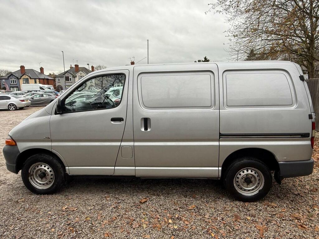 Toyota HiAce 2.4 2001 Silver #19