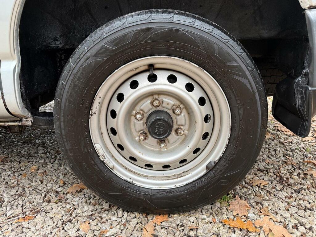 Toyota HiAce 2.4 2001 Silver #18