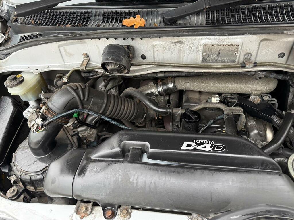 Toyota HiAce 2.4 2001 Silver #45
